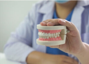 steps how to remove plaque from dentures woden